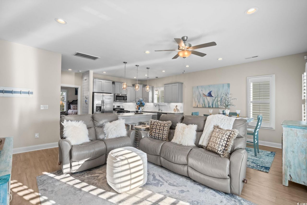 220 Gloucester Way Photo 7