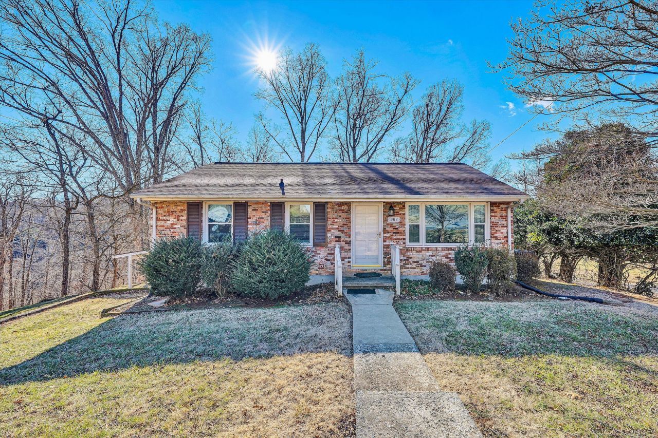 983 Shelbourne Ave, Vinton, VA 24179 Main Photo