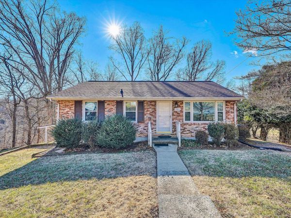 983 Shelbourne AVE, Vinton, VA 24179