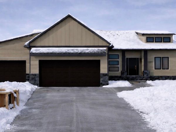 4270 Bristlecone Loop S, Fargo, ND 58104