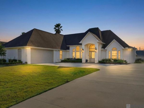 11867 Home Port Dr, Maurepas, LA 70449