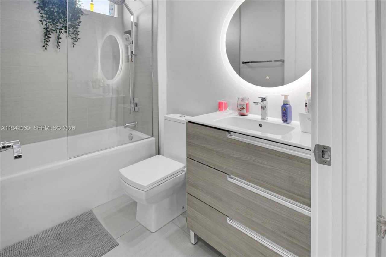 6405 NW 105th Ct, Doral, FL 33178 Photo