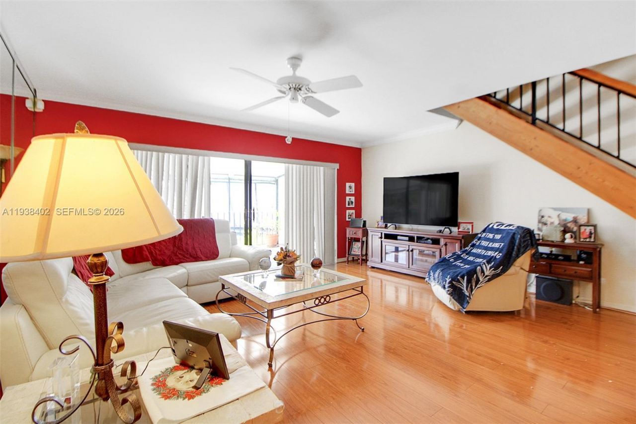 7006 N Loch Isle Dr N, Miami Lakes, FL 33014 Photo