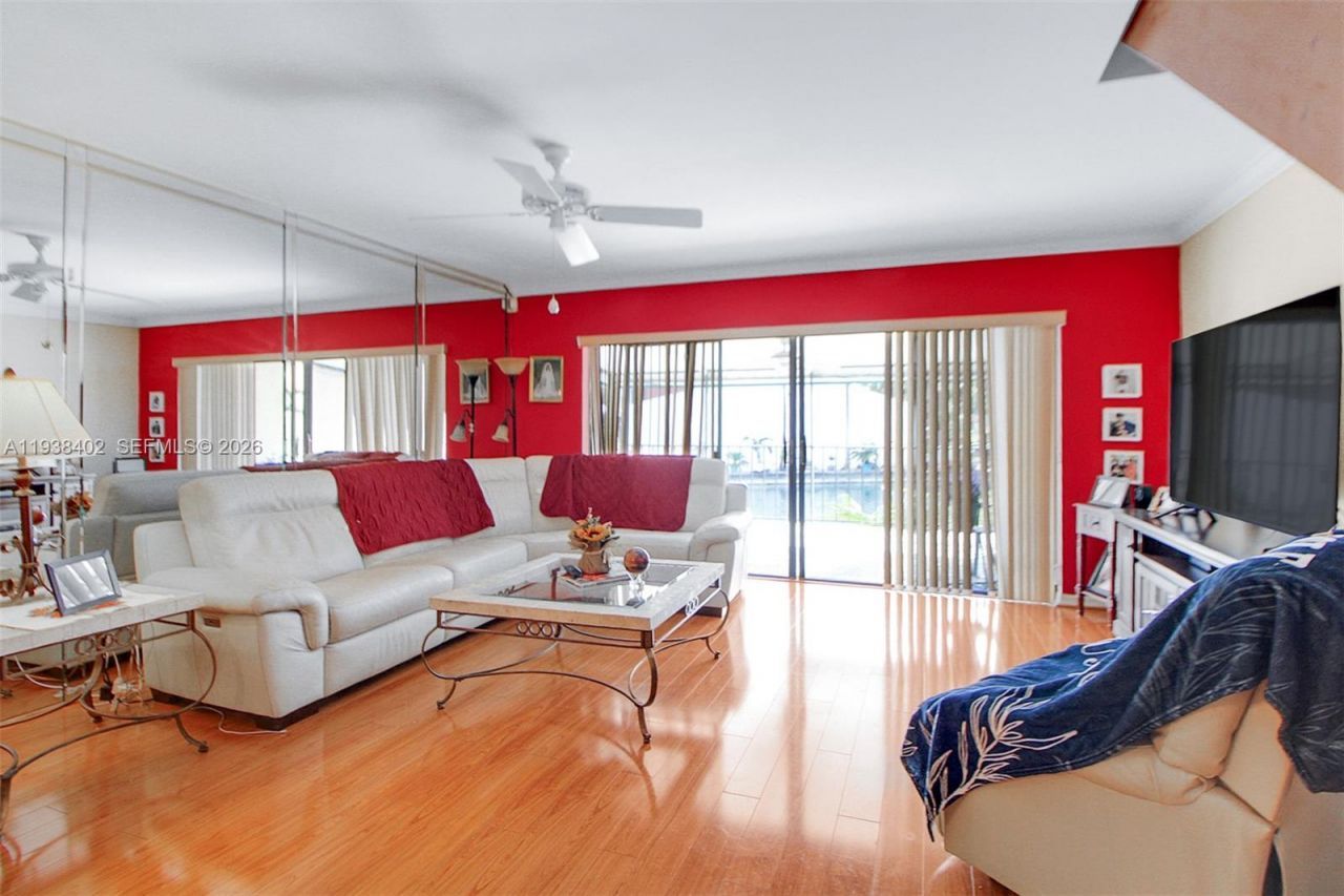 7006 N Loch Isle Dr N, Miami Lakes, FL 33014 Photo