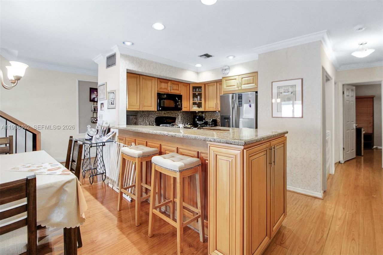 7006 N Loch Isle Dr N, Miami Lakes, FL 33014 Photo