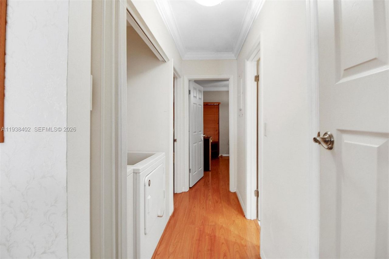 7006 N Loch Isle Dr N, Miami Lakes, FL 33014 Photo