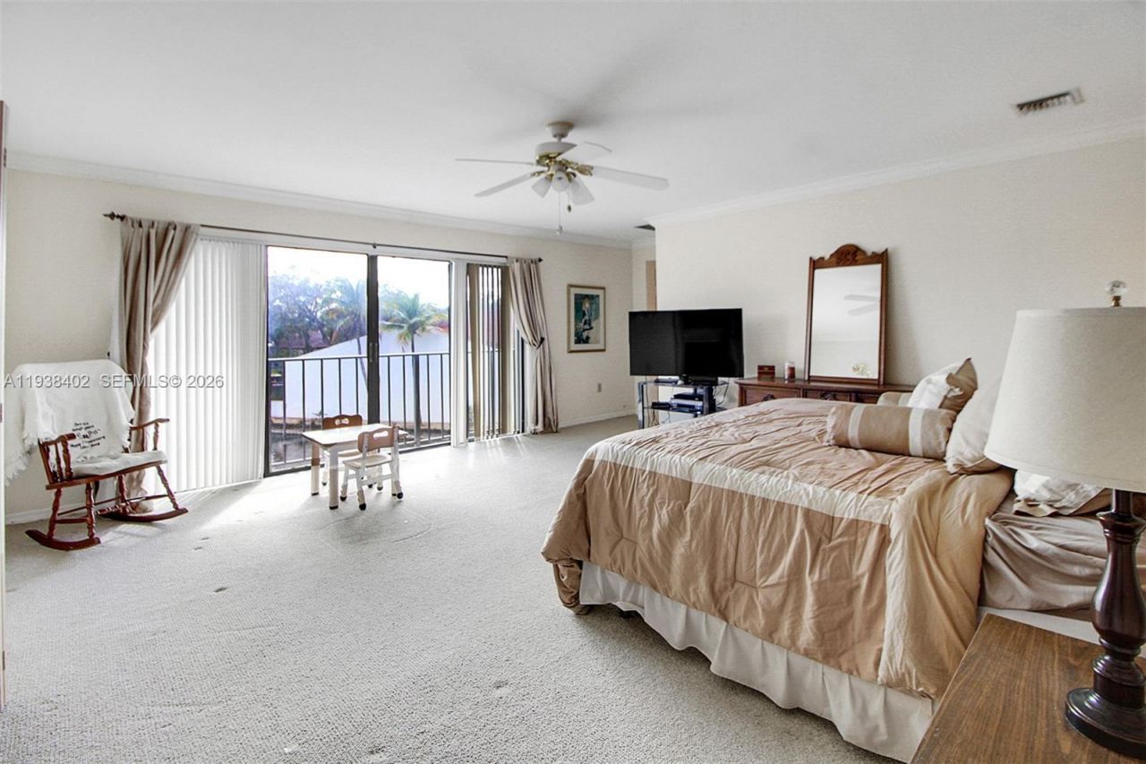 7006 N Loch Isle Dr N, Miami Lakes, FL 33014 Photo