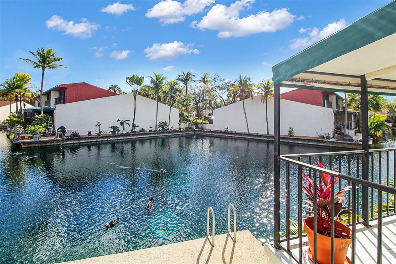 7006 N Loch Isle Dr N, Miami Lakes, FL 33014 Photo