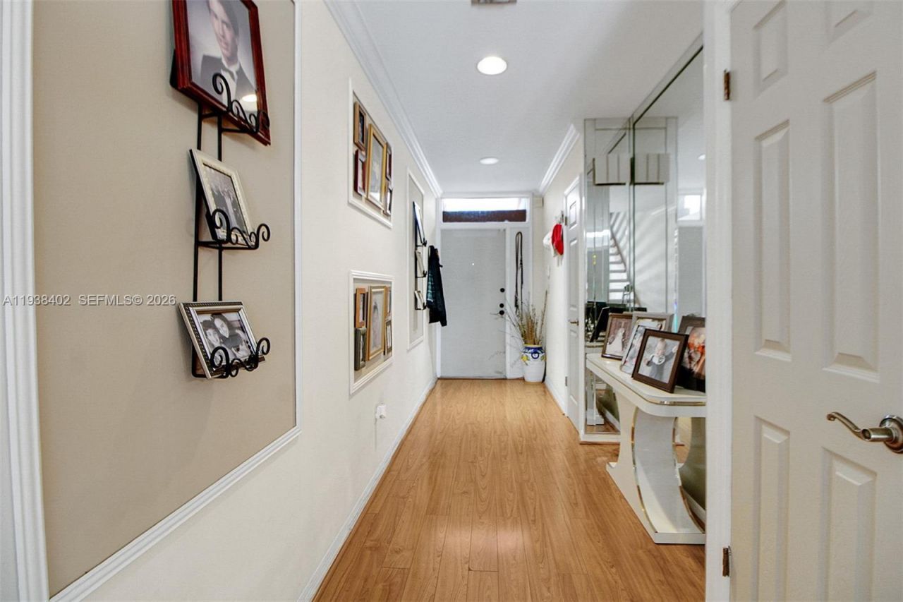 7006 N Loch Isle Dr N, Miami Lakes, FL 33014 Photo