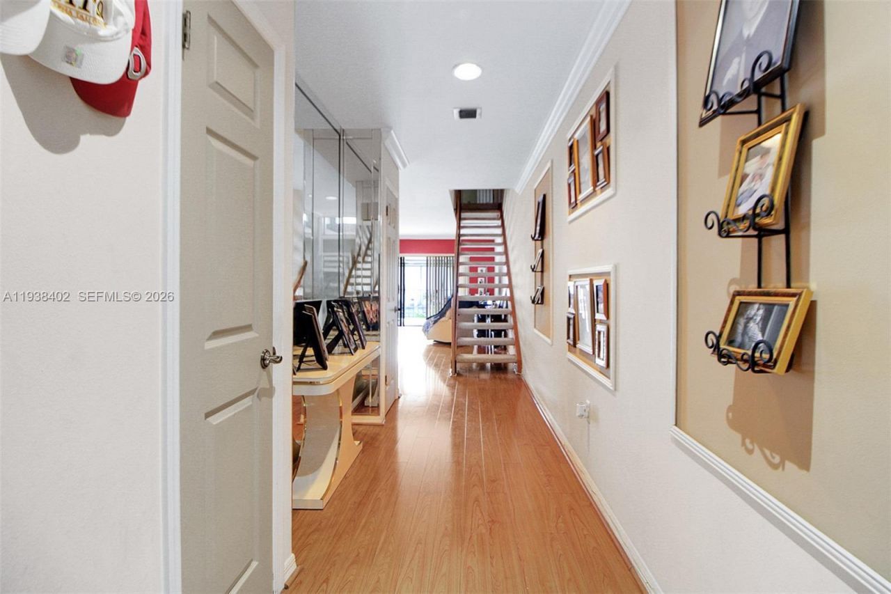 7006 N Loch Isle Dr N, Miami Lakes, FL 33014 Photo