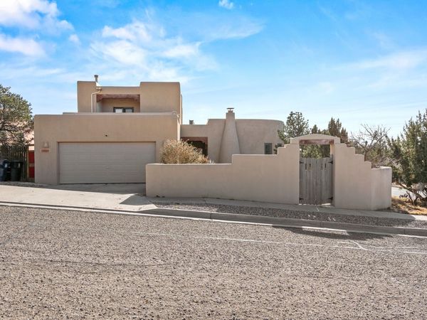 2925 Pueblo Tsankawi, Santa Fe, NM 87057