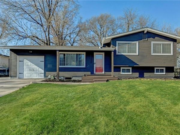 6208 N Woodland Avenue, Gladstone, MO 64118