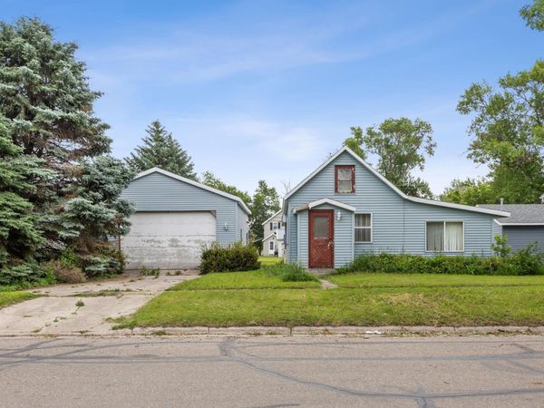 118 2nd Street SW, Hillsboro, ND 58045