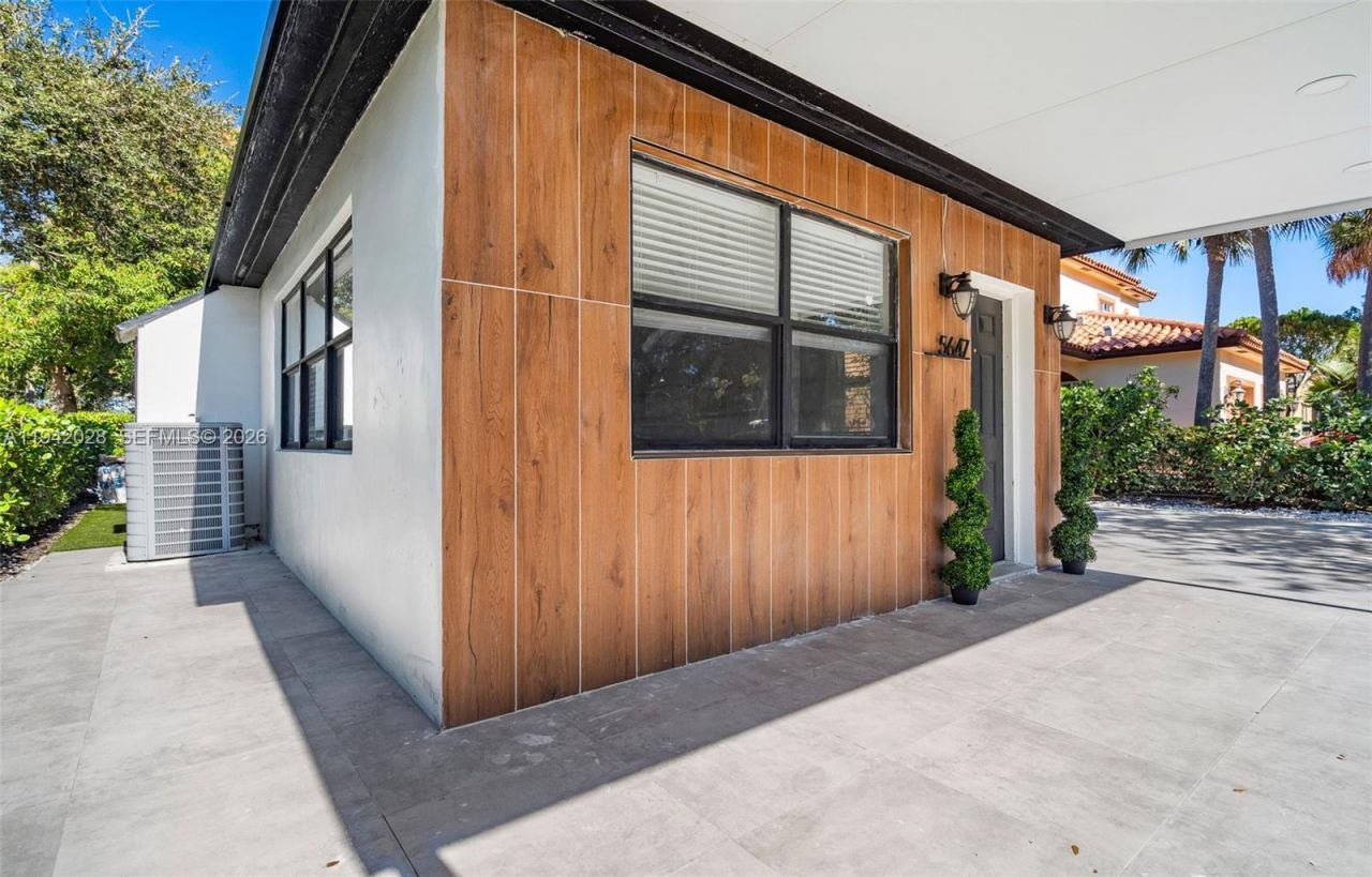 5647 Lincoln St #1-2, Hollywood, FL 33021 Photo