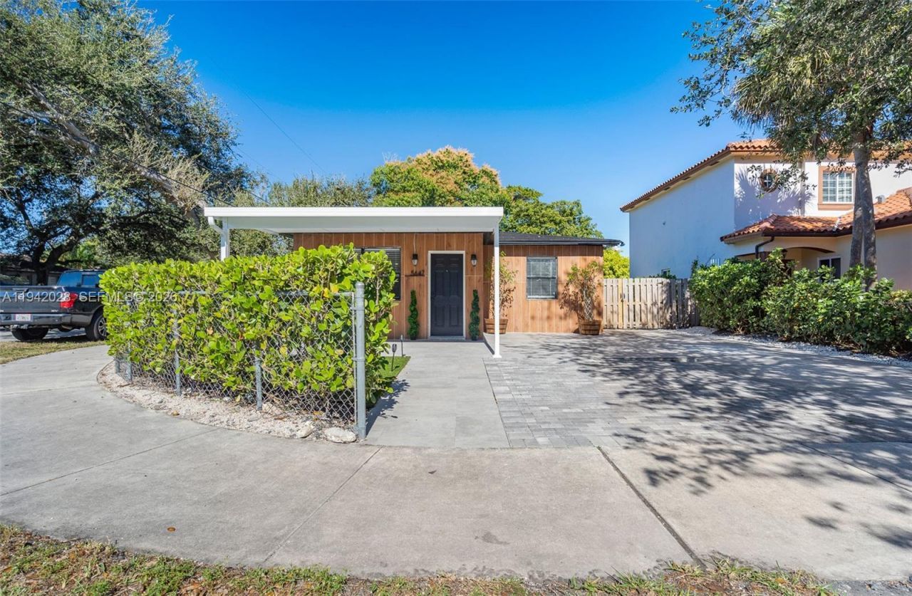 5647 Lincoln St #1-2, Hollywood, FL 33021 Photo