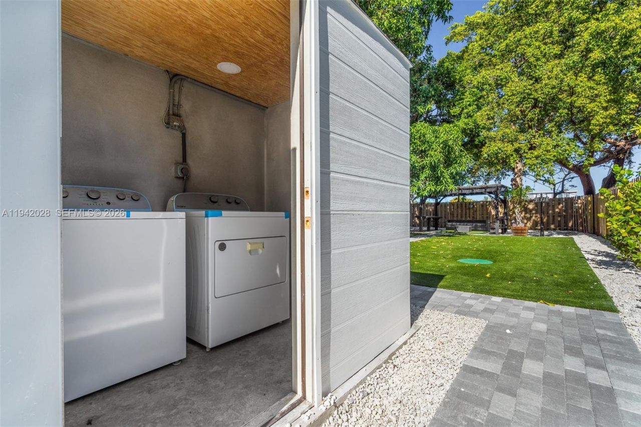 5647 Lincoln St #1-2, Hollywood, FL 33021 Photo