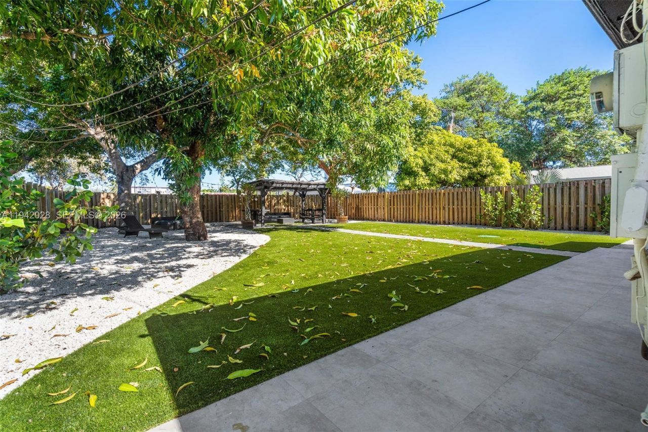 5647 Lincoln St #1-2, Hollywood, FL 33021 Photo