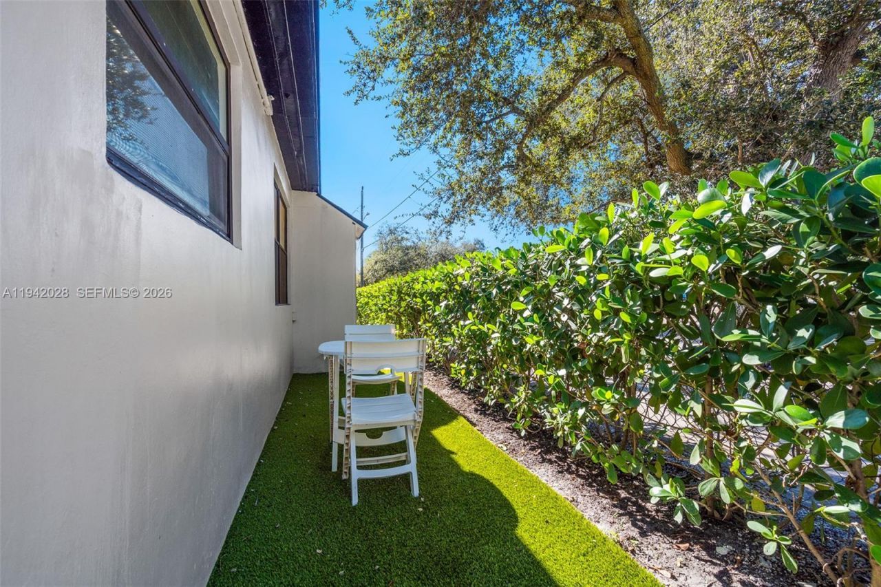 5647 Lincoln St #1-2, Hollywood, FL 33021 Photo