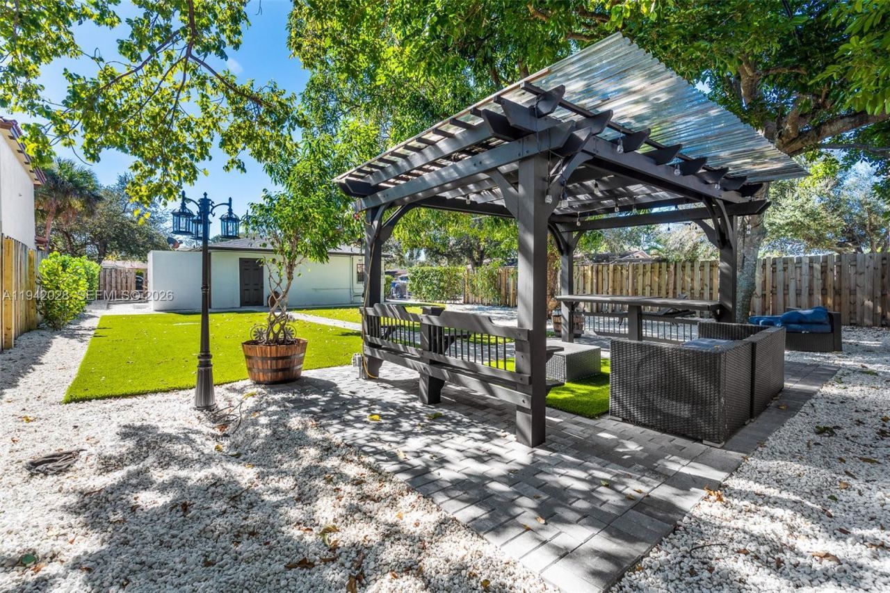 5647 Lincoln St #1-2, Hollywood, FL 33021 Photo