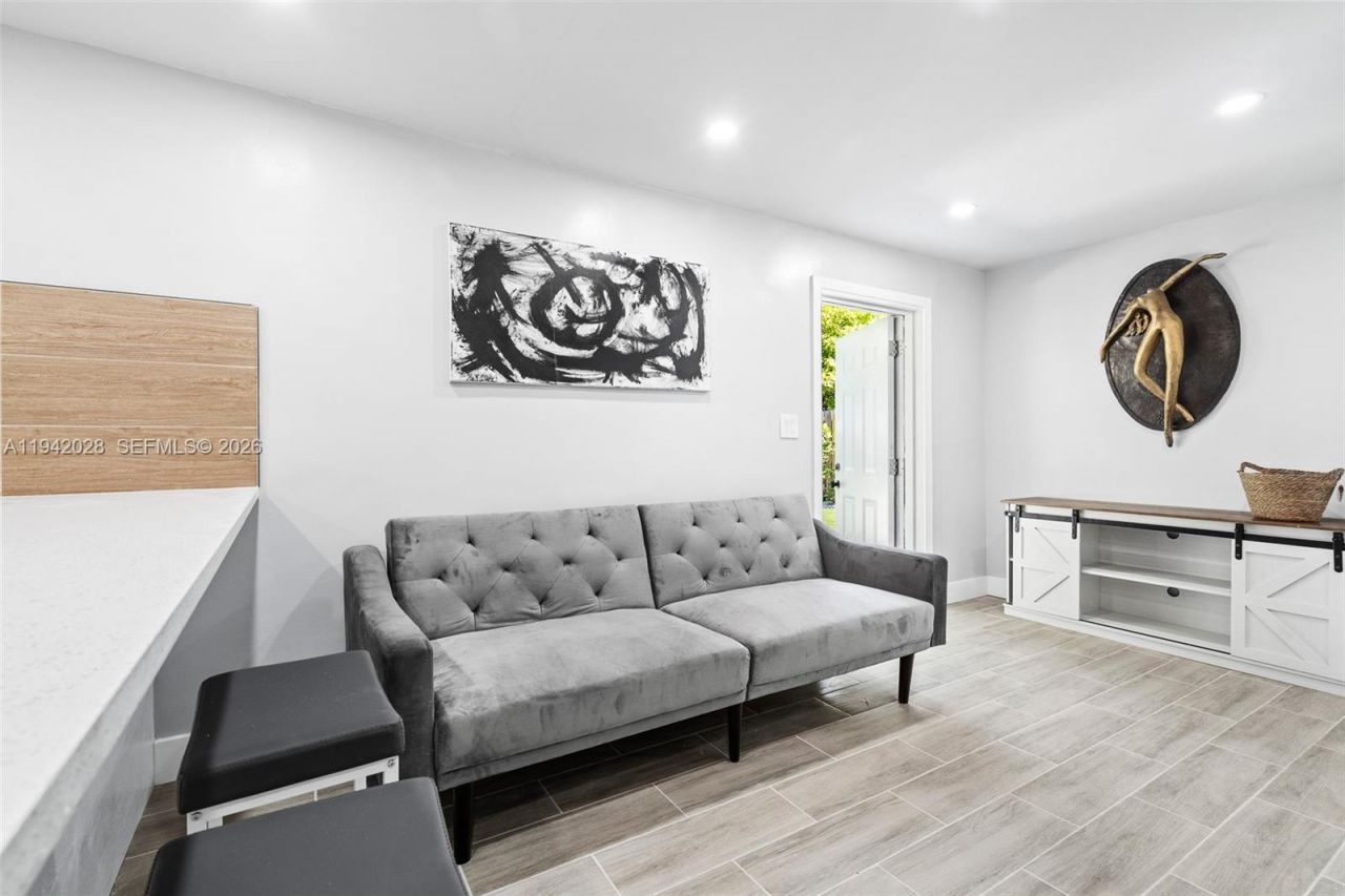 5647 Lincoln St #1-2, Hollywood, FL 33021 Photo