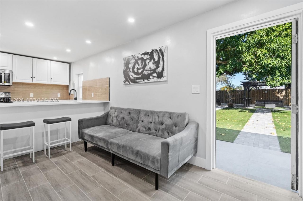 5647 Lincoln St #1-2, Hollywood, FL 33021 Photo