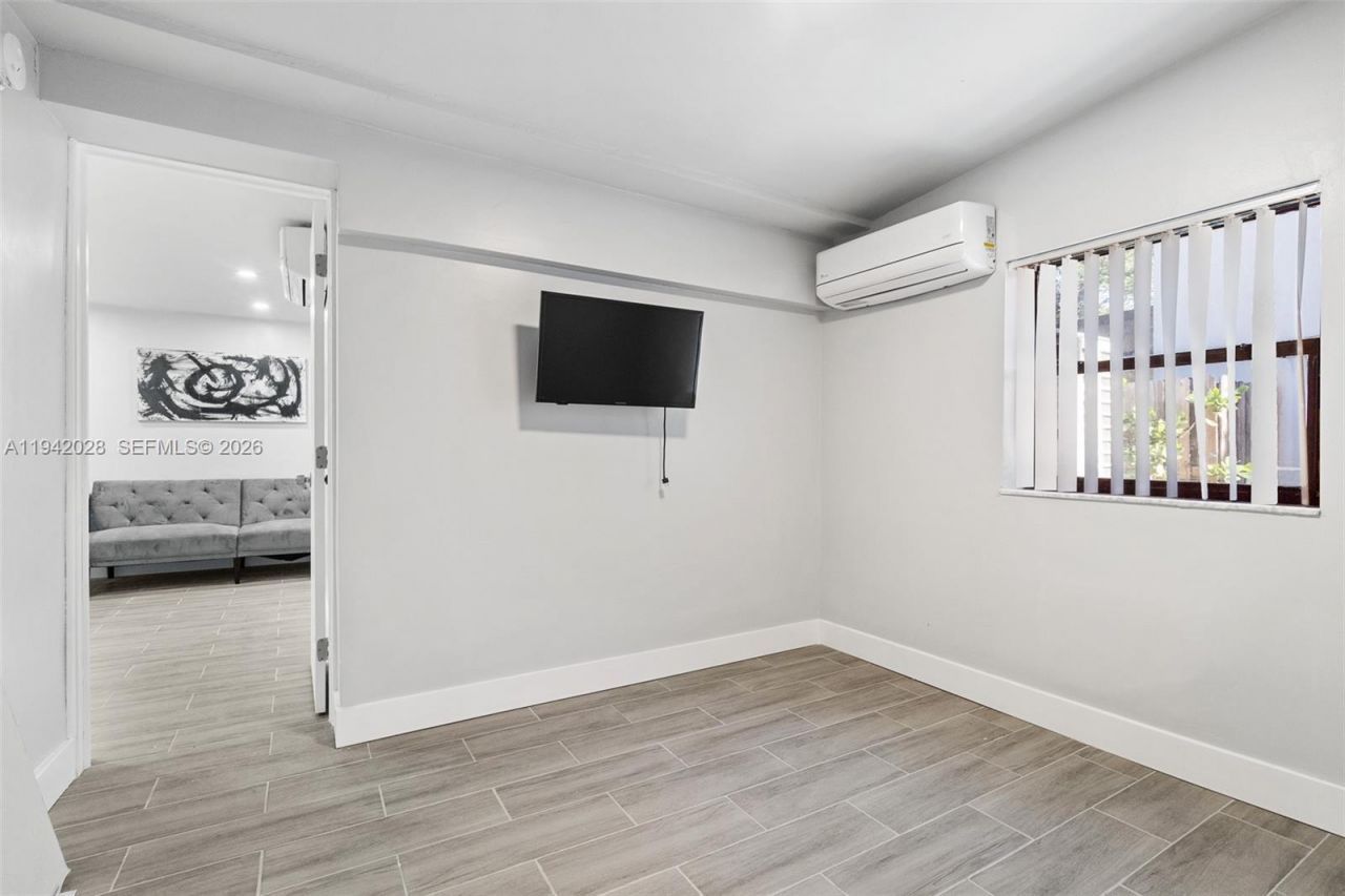 5647 Lincoln St #1-2, Hollywood, FL 33021 Photo