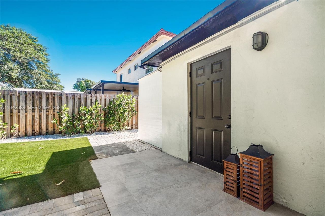 5647 Lincoln St #1-2, Hollywood, FL 33021 Photo