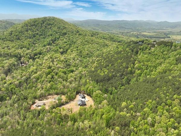 285 Highlands Bluff, Tellico Plains, TN 37385