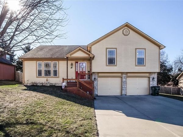 918 S 17th Street, Leavenworth, KS 66048