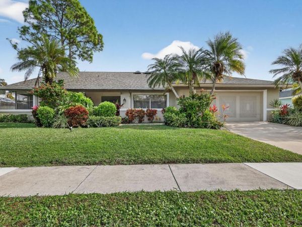 560 Juniper Place, Wellington, FL 33414