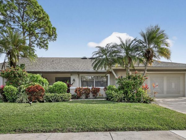 560 Juniper Place, Wellington, FL 33414