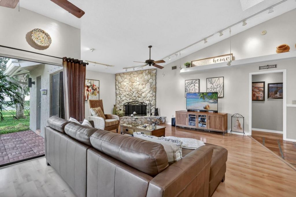 560 Juniper Place, Wellington, FL 33414 Photo