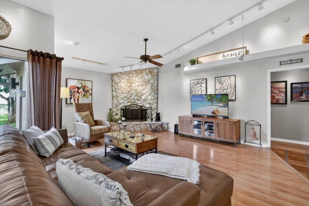 560 Juniper Place, Wellington, FL 33414 Photo