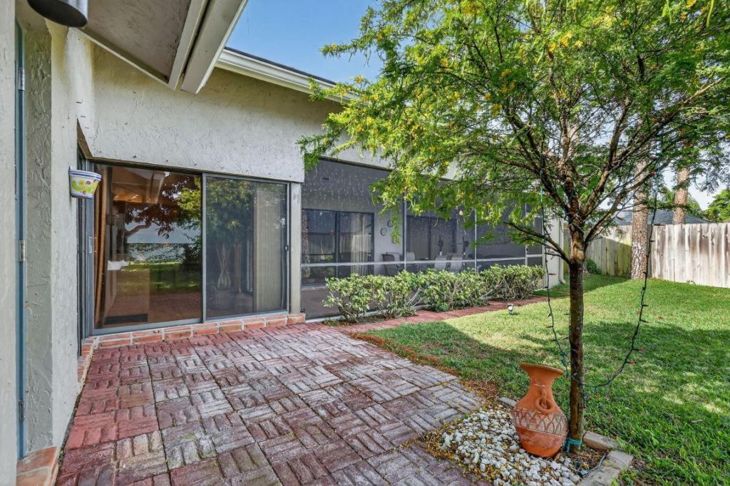 560 Juniper Place, Wellington, FL 33414 Photo