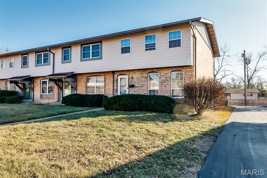 3194 Carefree Lane, Florissant, MO 63033 Main Photo