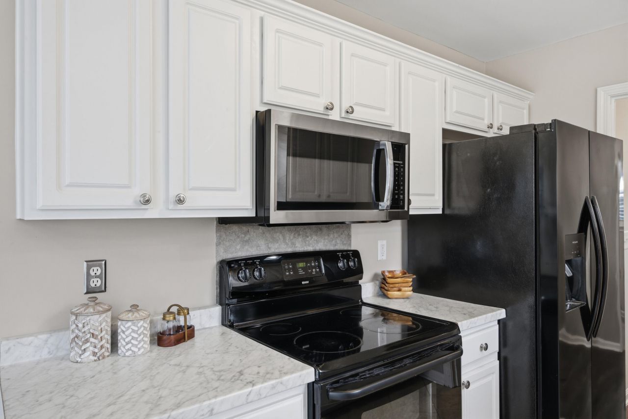 100 Bainsbury Lane Photo 11