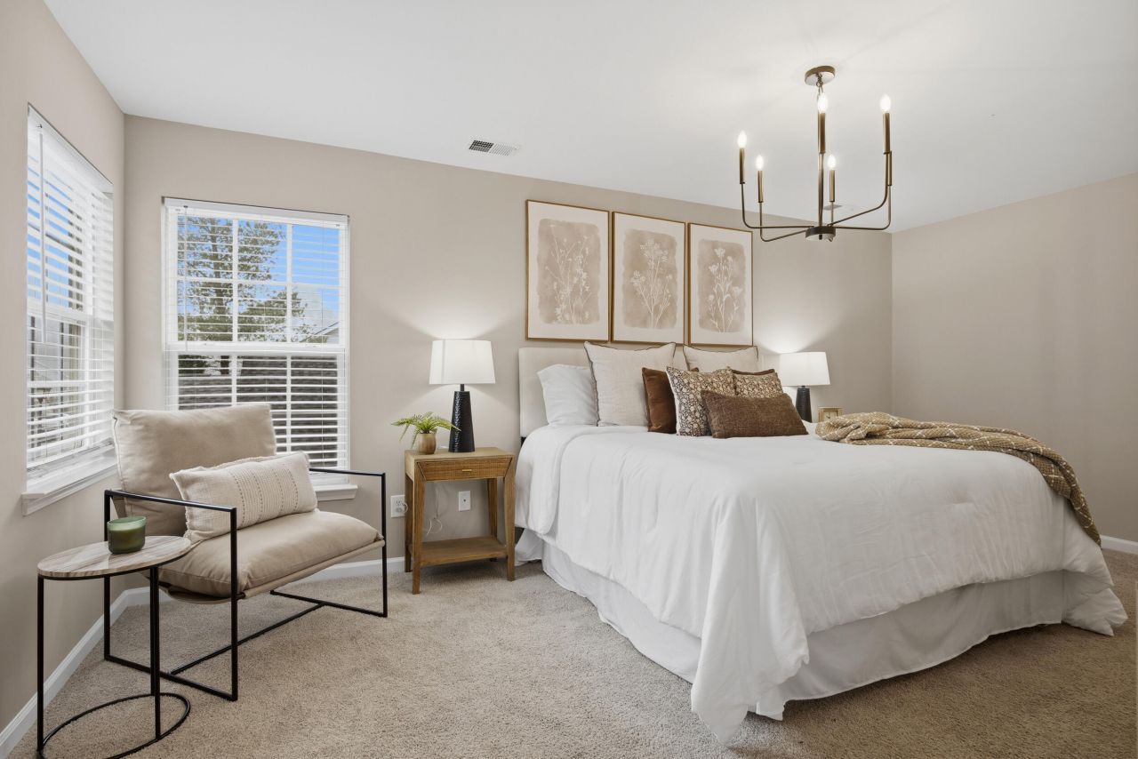 100 Bainsbury Lane Photo 15