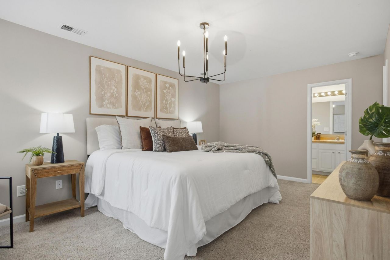 100 Bainsbury Lane Photo 16