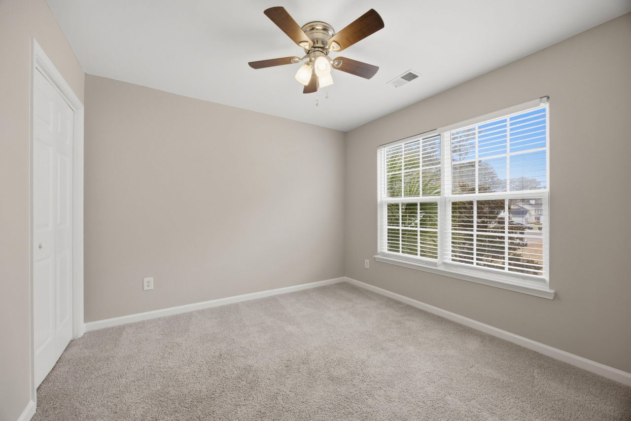 100 Bainsbury Lane Photo 18