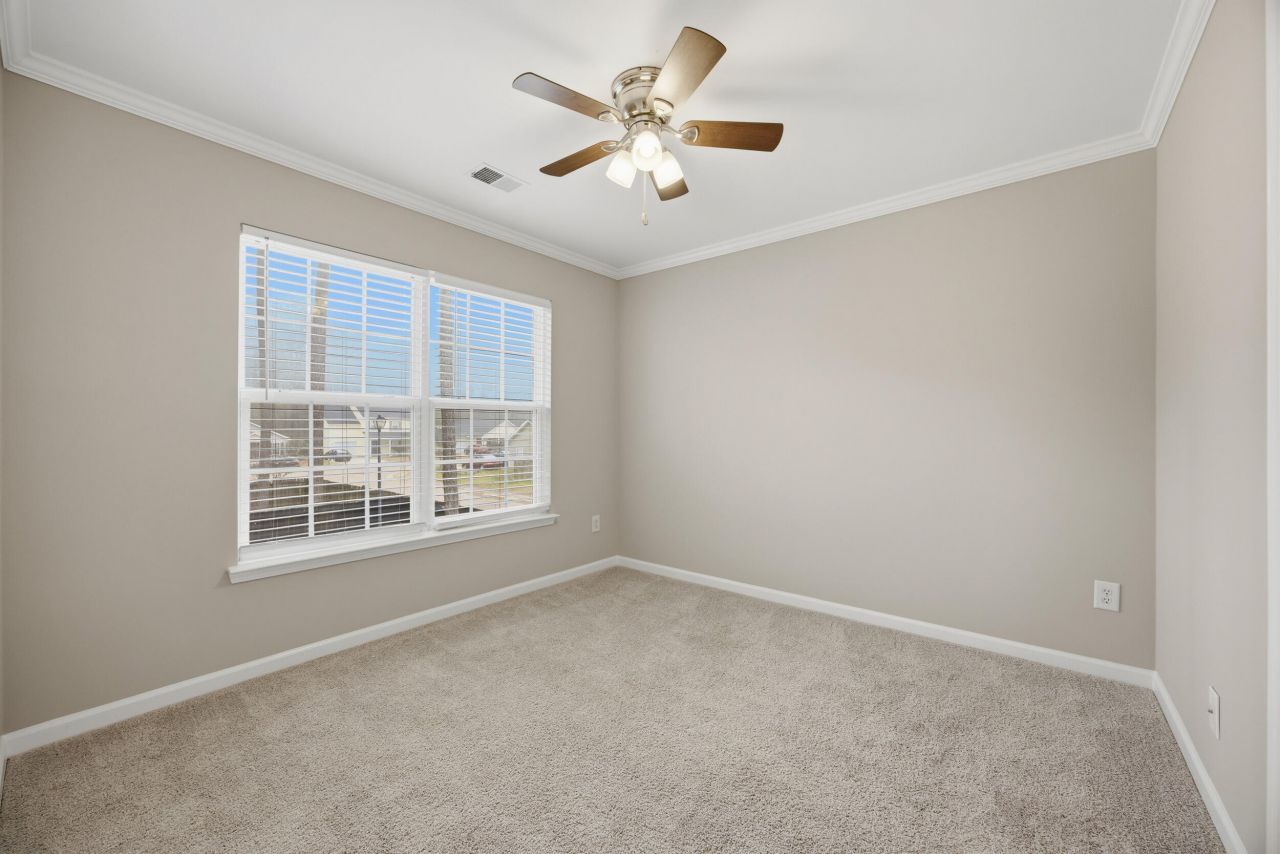 100 Bainsbury Lane Photo 19