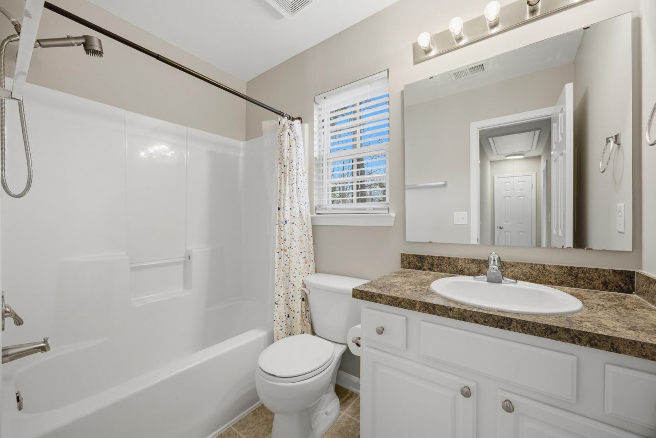 100 Bainsbury Lane Photo 24