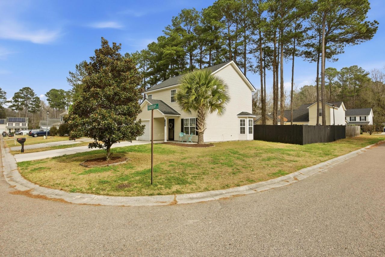 100 Bainsbury Lane Photo 28