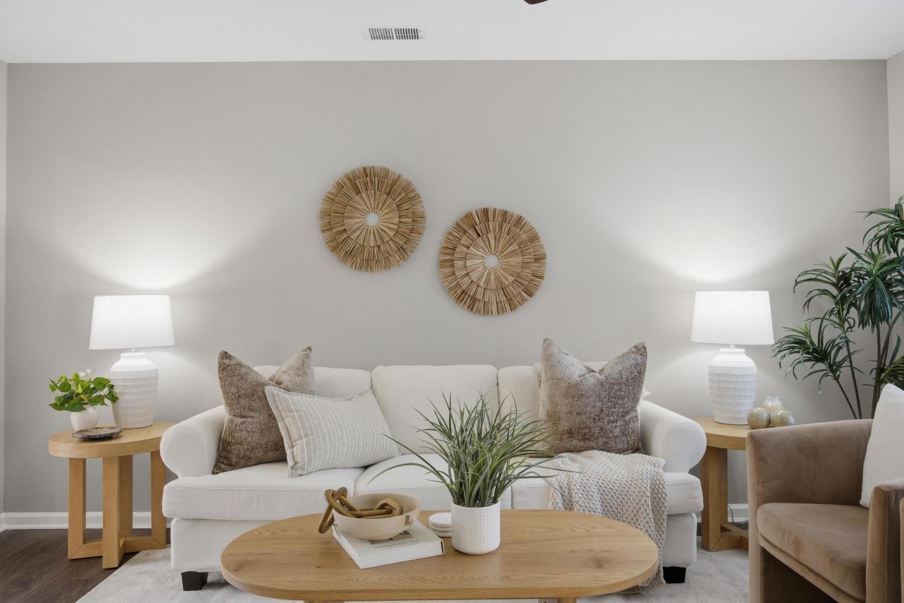 100 Bainsbury Lane Photo 6