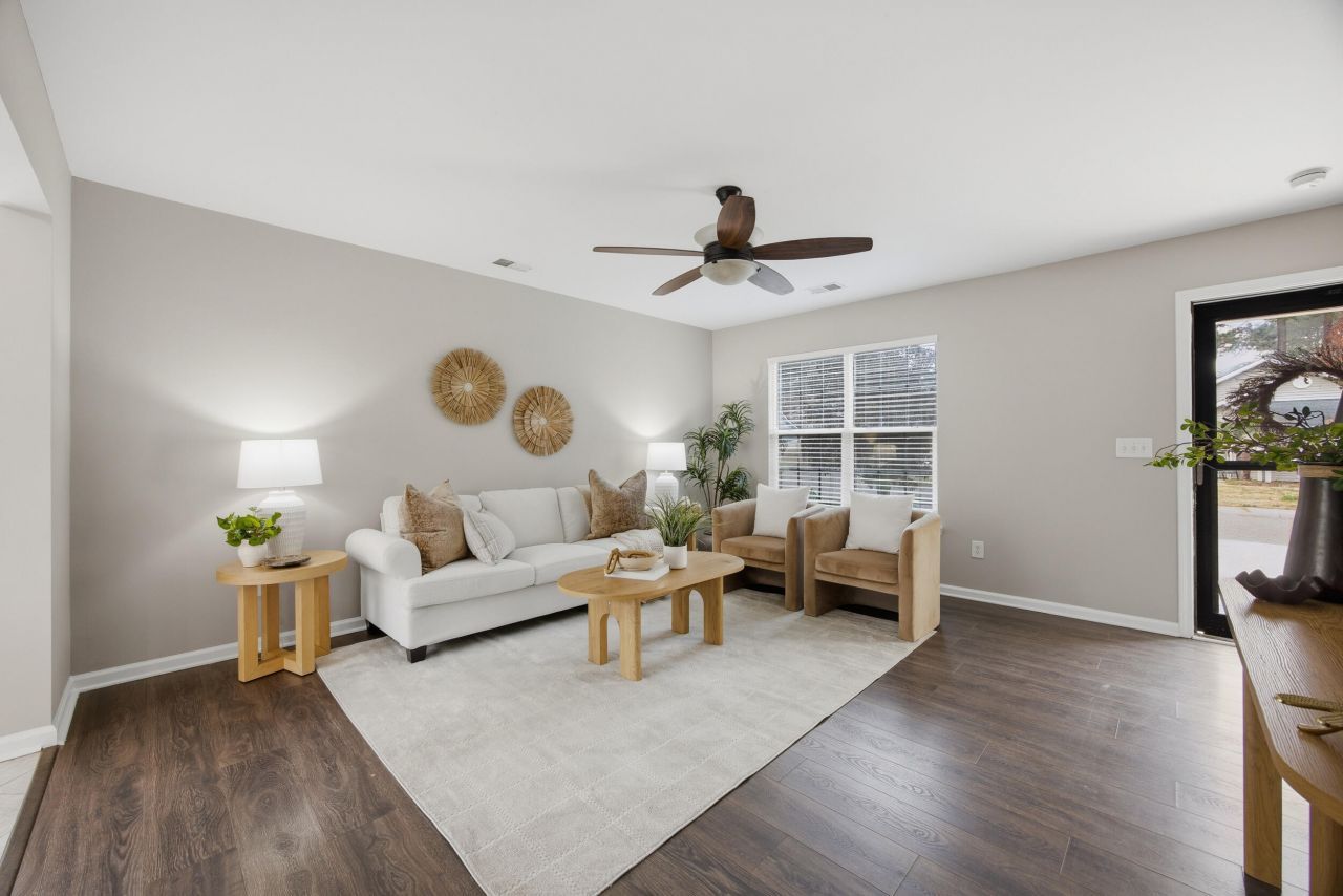 100 Bainsbury Lane Photo 7