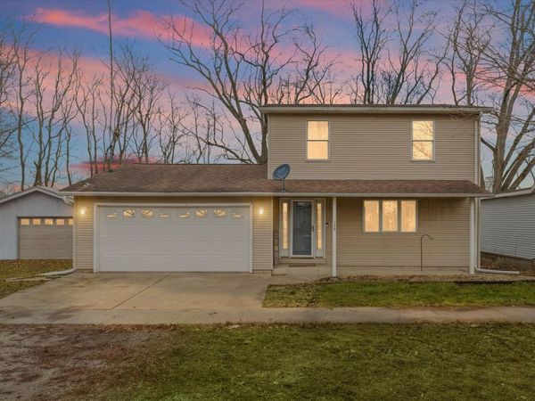 108 W Maple Street, Roberts, IL 60962