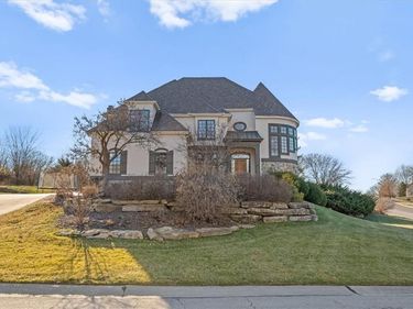 8143 NW Spruce Court, Parkville, MO 64152
