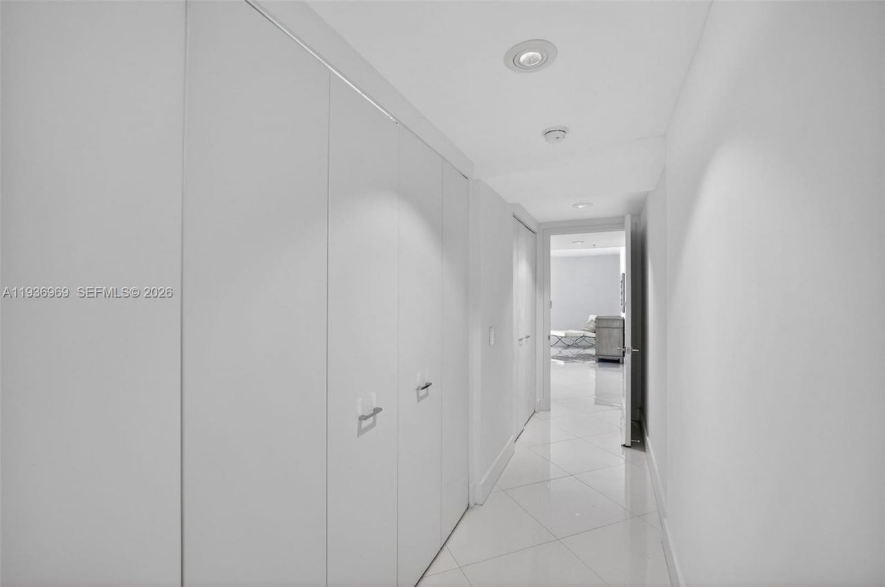 3370 Hidden Bay Dr, Unit 2711, Aventura, FL 33180 Photo