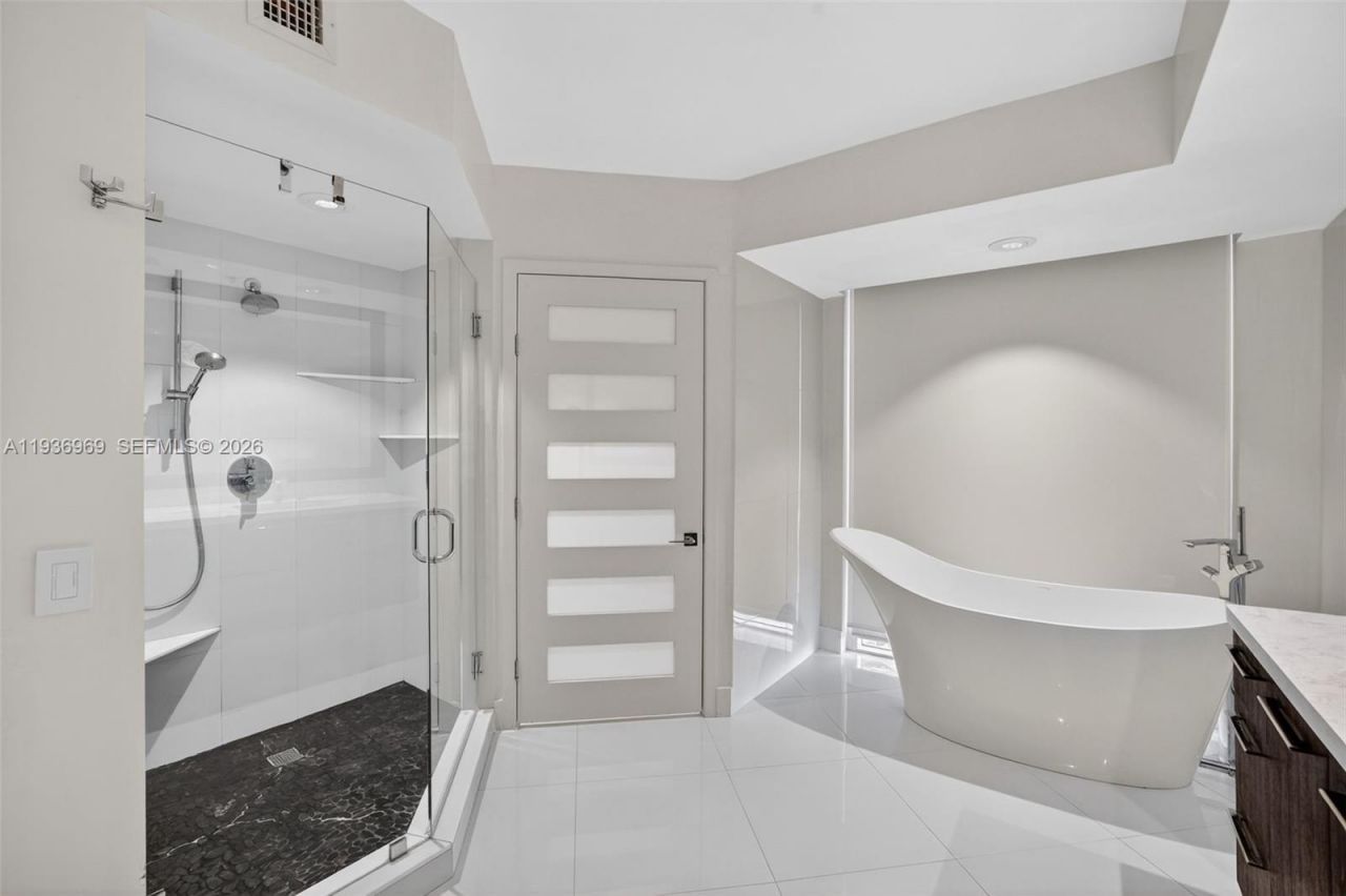 3370 Hidden Bay Dr, Unit 2711, Aventura, FL 33180 Photo