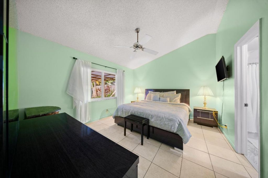 1318 SW 82 Terrace, North Lauderdale, FL 33068 Photo