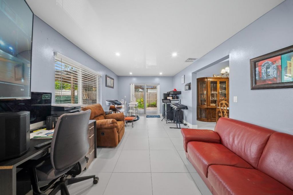 1318 SW 82 Terrace, North Lauderdale, FL 33068 Photo